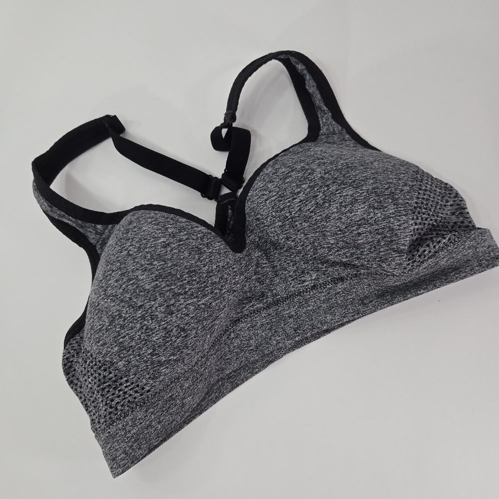 gray padded sports bra‎